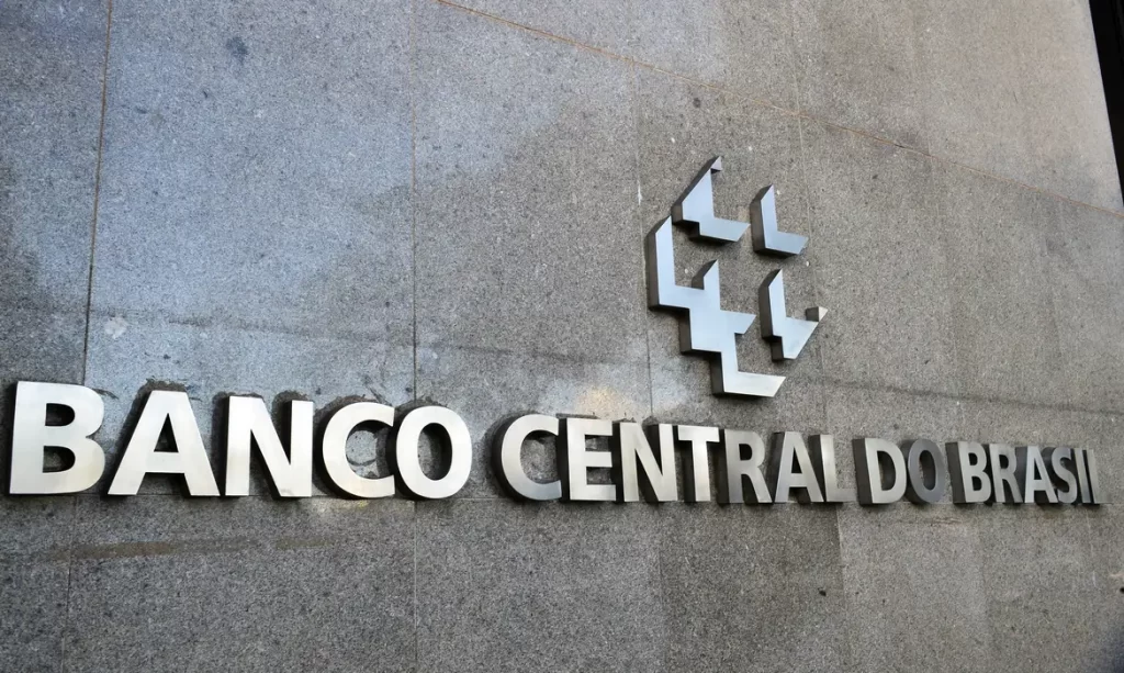 Setores da economia criticam corte da Selic