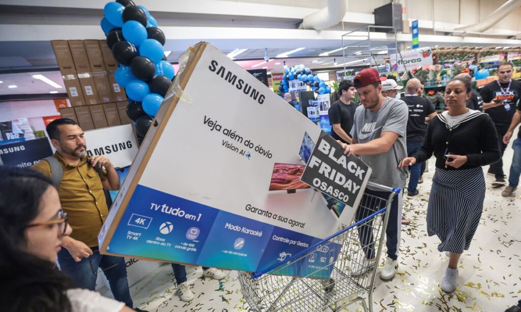 Comércio eletrônico avança e reduz movimento em shopping centers