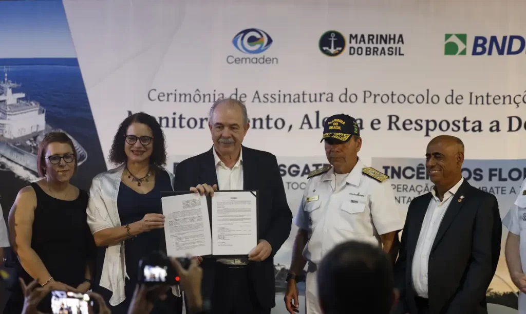 BNDES, Marinha e Cemaden firmam parceria para agir em desastres naturais