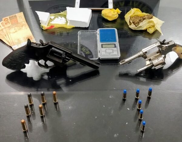 PM prende duas pessoas por tráfico e armas de uso restrito em Jales