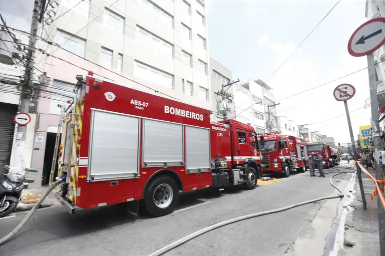 Explosão de galpão mata uma pessoa em São Paulo