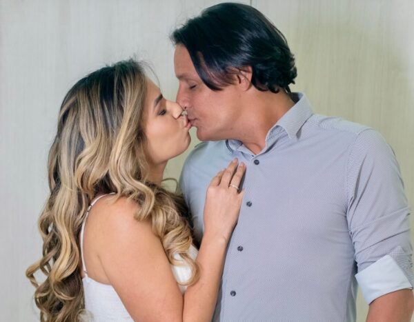 Filha de Joelma se casa com empresário da mãe em festa luxuosa