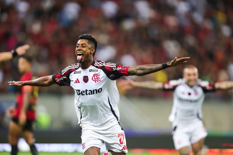 Flamengo goleia Sport por 5 a 1 no dia em que completa 130 anos