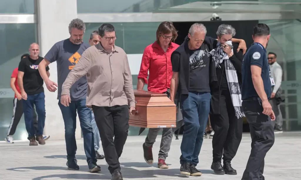 Familiares e amigos se despedem de Paulo Frateschi na Assembleia Legislativa