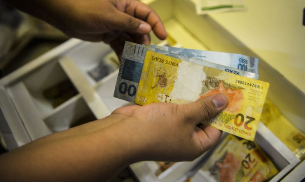 Brasil registra melhor renda e menor desigualdade em 30 anos