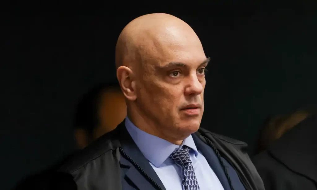 Moraes cita possível fuga ao determinar prisão de Bolsonaro