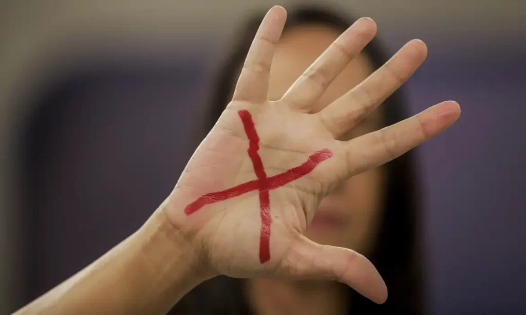 OMS estima que 840 milhões de mulheres já sofreram violência