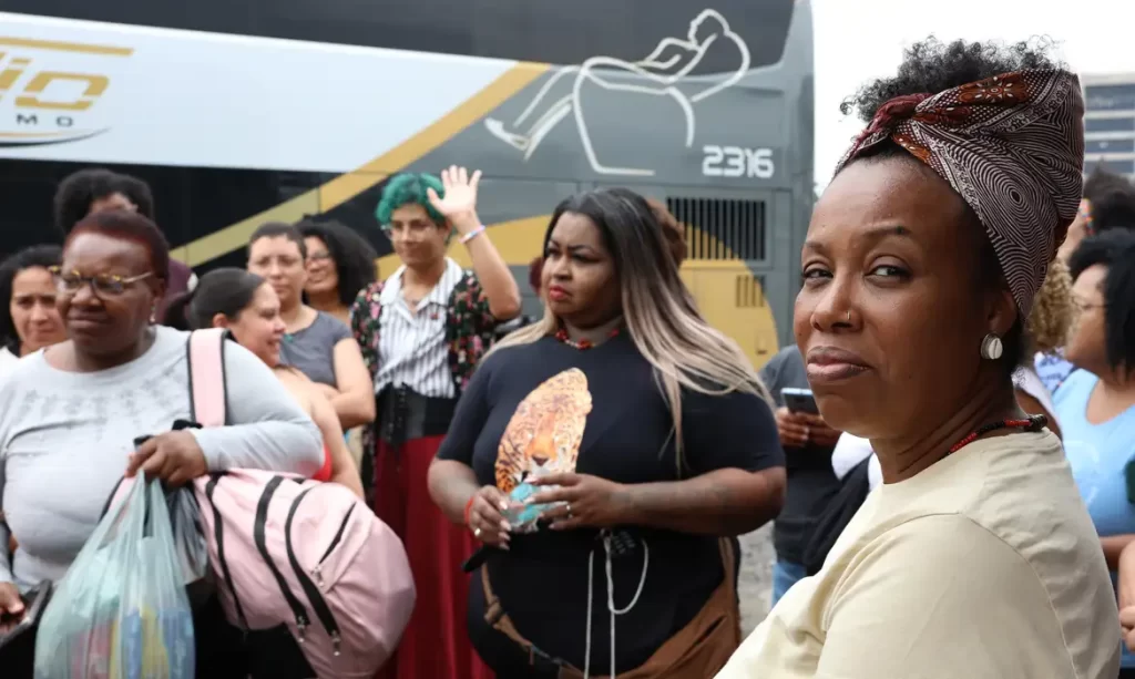 Mulheres do Rio viajam para Brasília para a Marcha Nacional das Mulheres Negras