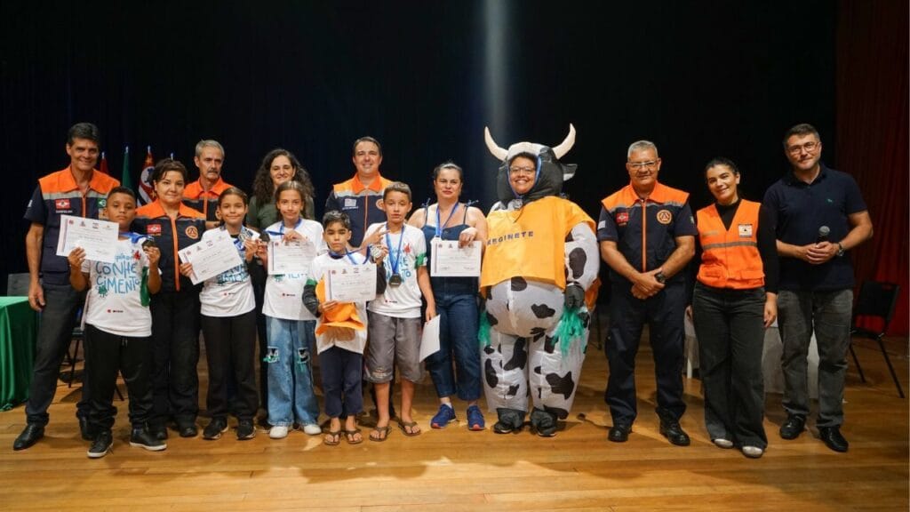 Escola Regina Mallouk vence 1ª Olimpíada do Conheciento em Defesa Civil