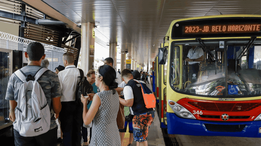 Peixão propõe ônibus rosa exclusivo para mulheres no transporte público em Rio Preto