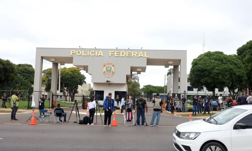 Defesa de Bolsonaro critica prisão e promete recorrer