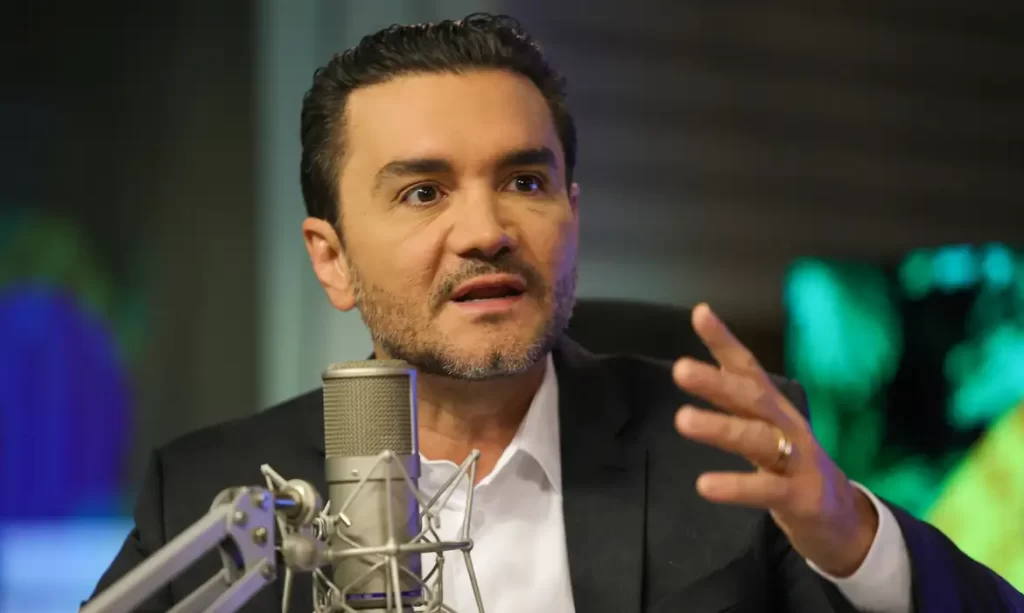 União Brasil expulsa ministro Celso Sabino do partido