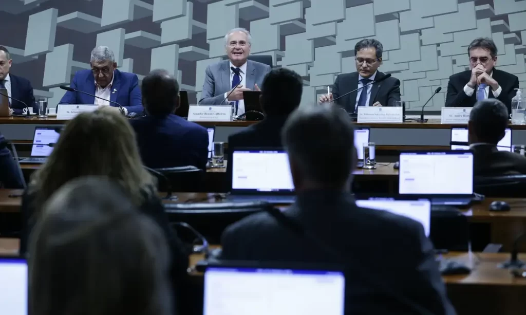 Senado aprova isenção de impostode renda para quem ganha até R$ 5 mil