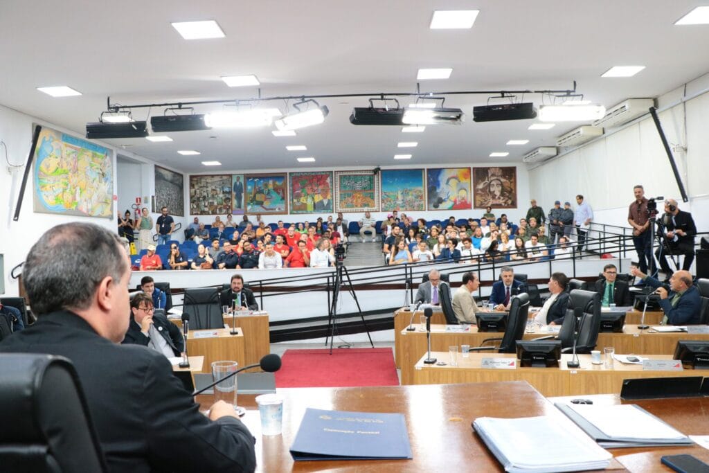 Câmara aprova mudança na lei sobre atuação de bombeiros civís