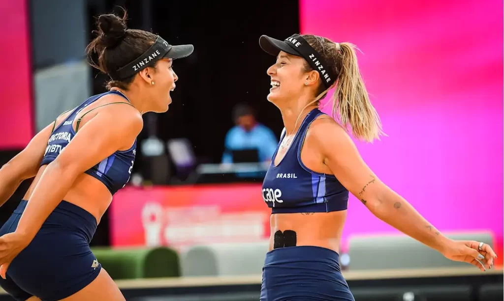 Brasil coloca cinco duplas nas oitavas do Mundial de vôlei de praia