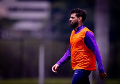 Corinthians enfrenta Ceará em busca da 12ª vitória no Brasileirão