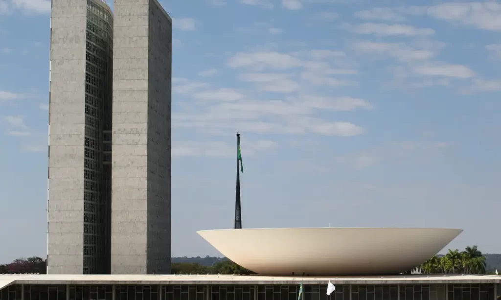 Deputado propõe incluir MST no projeto Antifacção