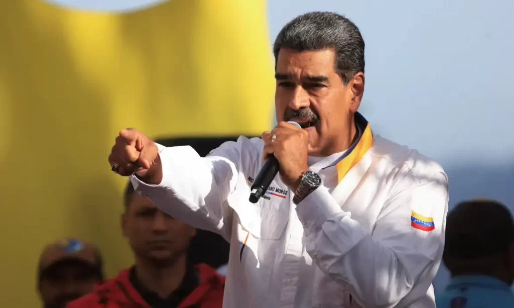 Apoiadores de Maduro fazem atos em Caracas e pedem libertação do presidente