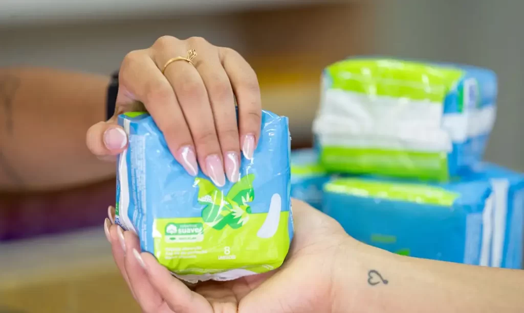 Programa Pé-de-Meia garante absorventes gratuitos pelo Farmácia Popular