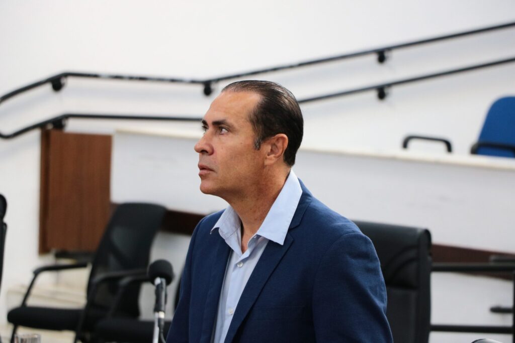 Filho do deputado passa a atuar no gabinete do vereador Alex de Carvalho