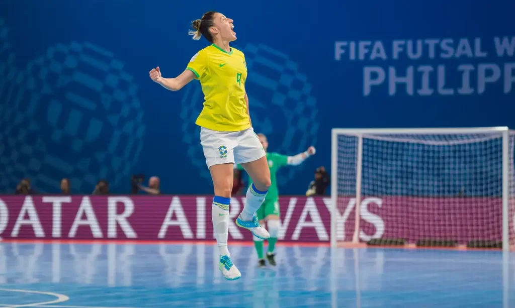 Brasil goleia Japão e vai à semifinal da Copa do Mundo de futsal