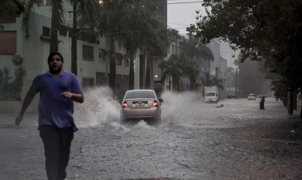 Chuva forte deixa São Paulo em estado de atenção