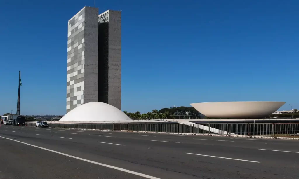 Congresso aprova corte de incentivos fiscais para equilibrar Orçamento