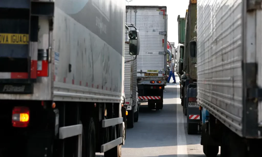 CMN libera linha de R$ 6 bilhões para financiamento de caminhões
