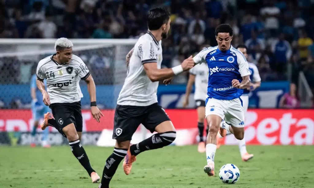 Cruzeiro e Botafogo empatam por 2 a 2 no Mineirão