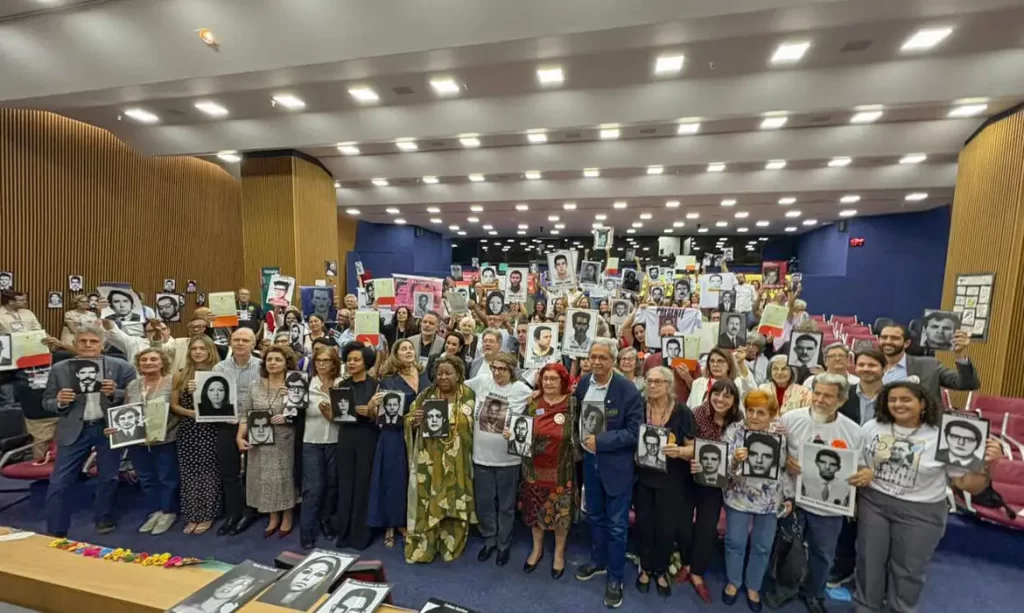 Famílias recebem certidões corrigidas de vítimas da ditadura