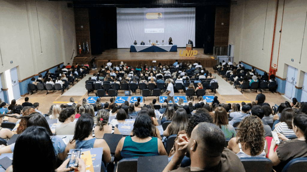 Enontro reúne maos de 500 pessoas para discutir crianças e adolesentes