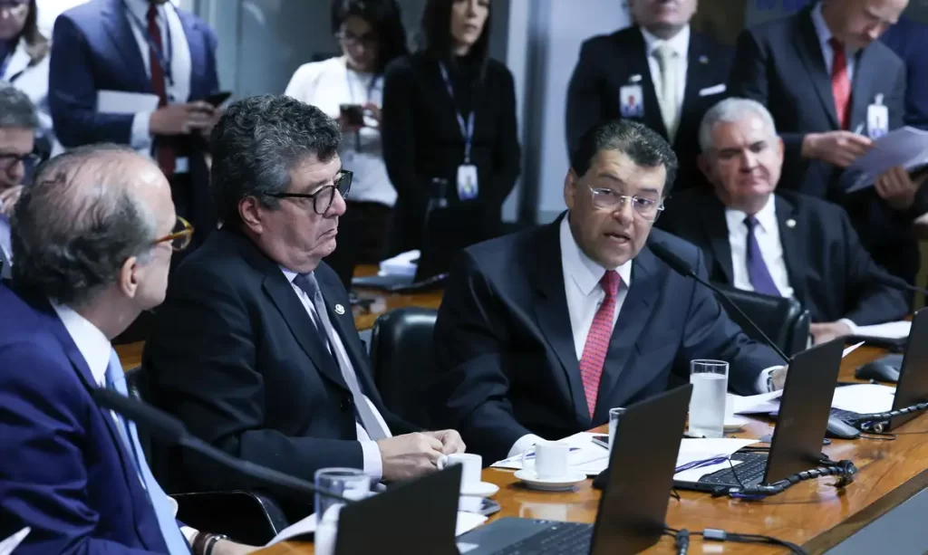 Senado aprova aumento da taxação para fintechs e empresas de apostas