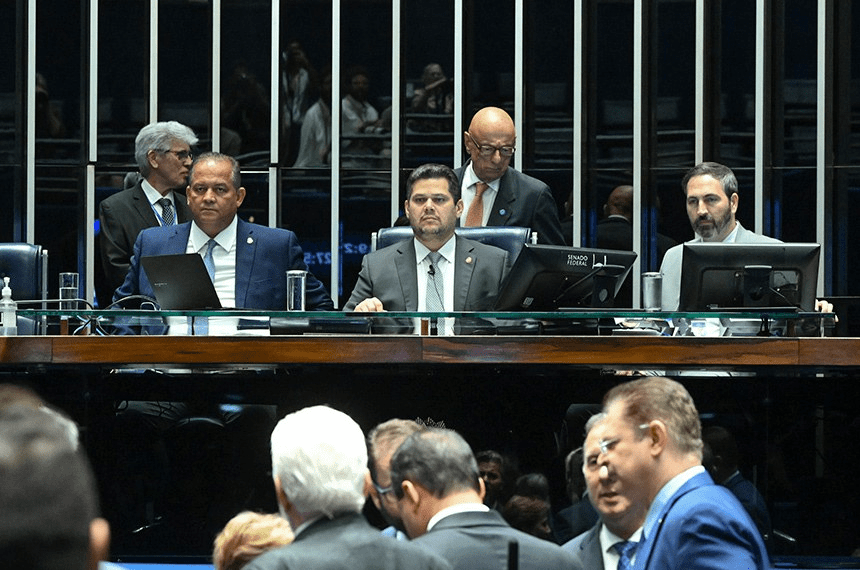 Senado aprova projeto que reduz penas de condenados do 8 de janeiro