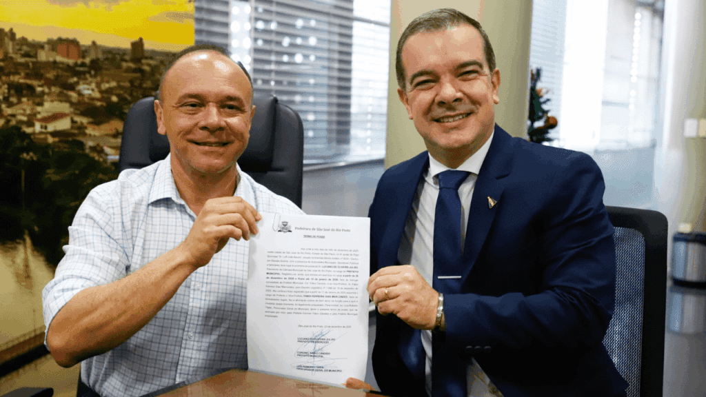 Prefeito transfere cargo ao presidente da Câmara em Rio Preto