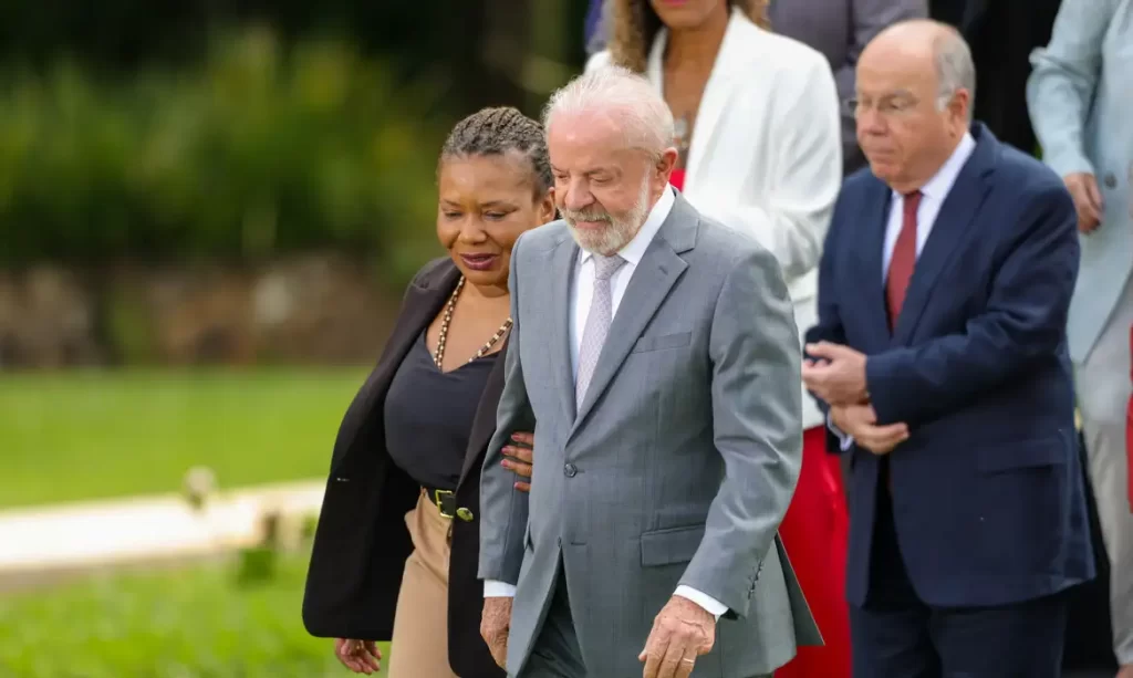 Lula diz que Brasil não vai insistir em acordo entre Mercosul e União Europeia