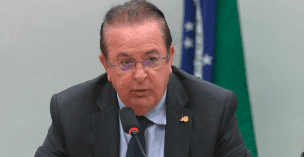 Motta conduz debate sobre jornada de 40 horas e reforça defesa do fim da escala 6×1