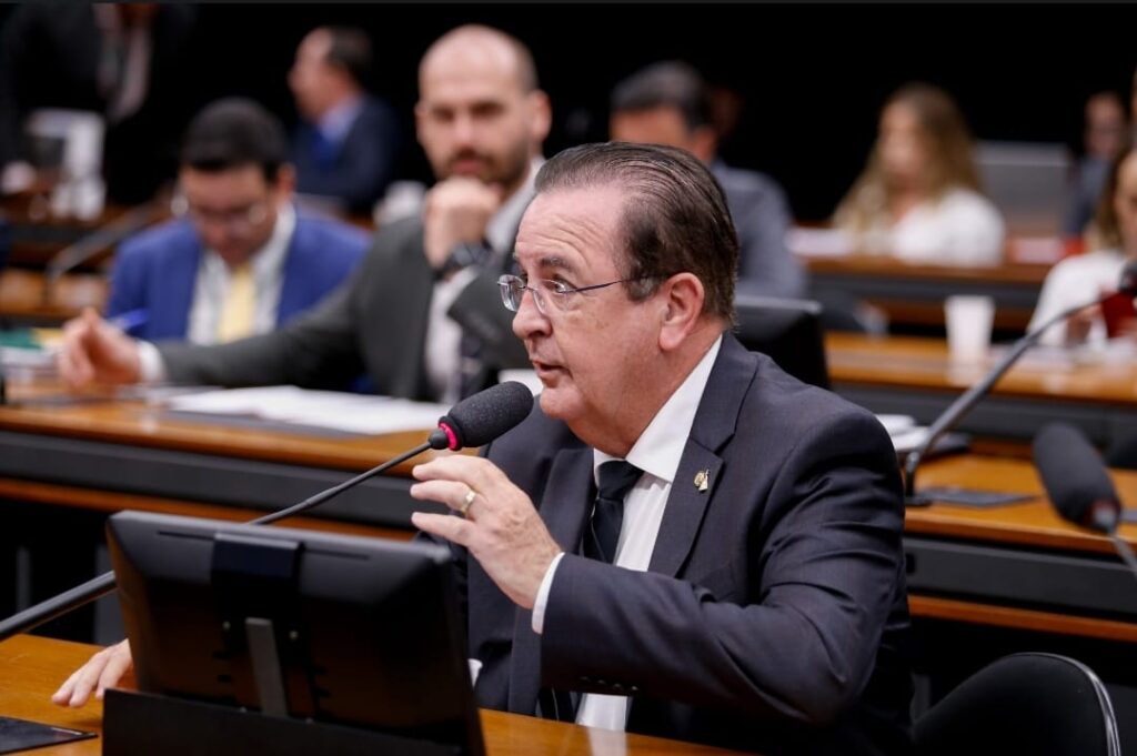 Motta defende participação dos sindicatos nas discussões da jornada 6×1