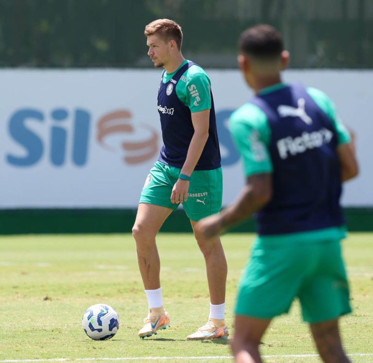 Palmeiras preserva titulares e embarca para Fortaleza