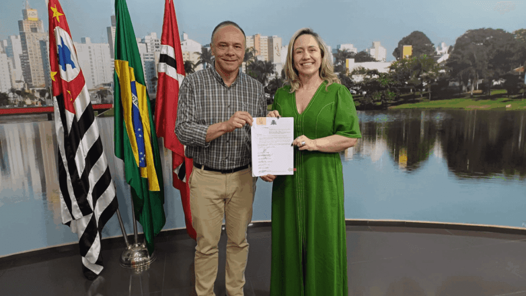 Ex-secretária comemora arquivamento de investigação sobre suposta “milícia digital”