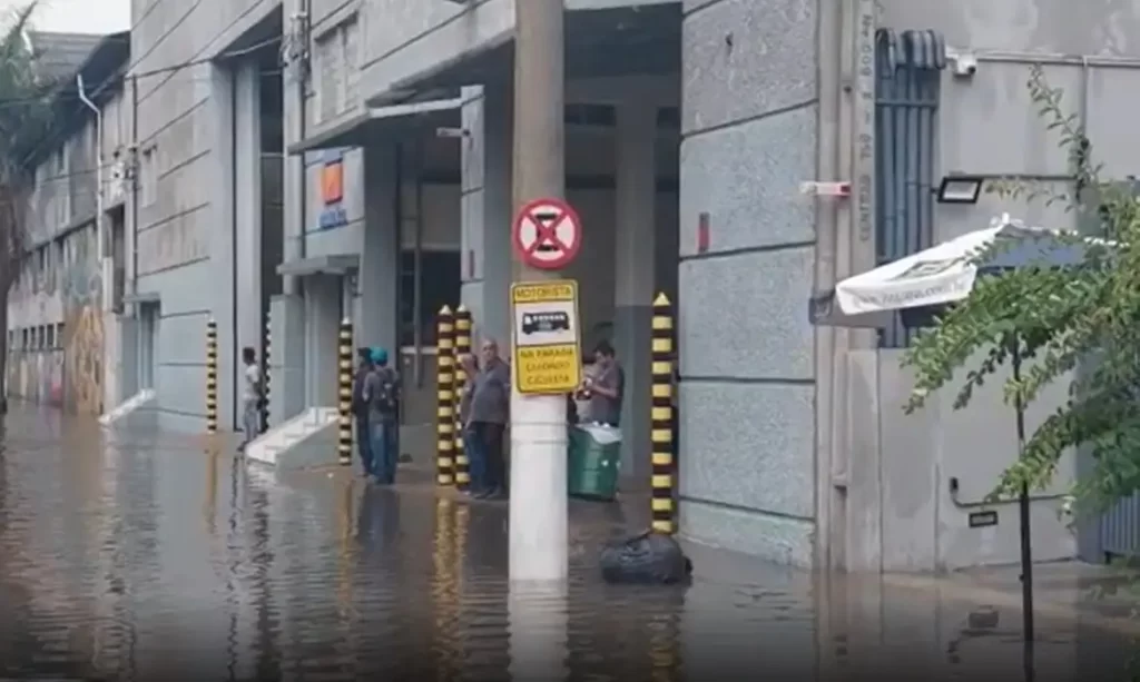 Chuvas fortes deixam sete mortos e uma pessoa desaparecida em São Paulo