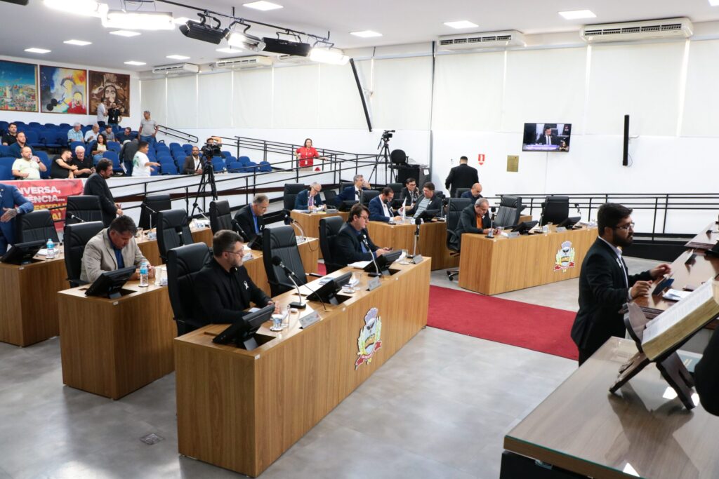 Câmara aprova projetos de combate à corrupção e criação de programas municipais
