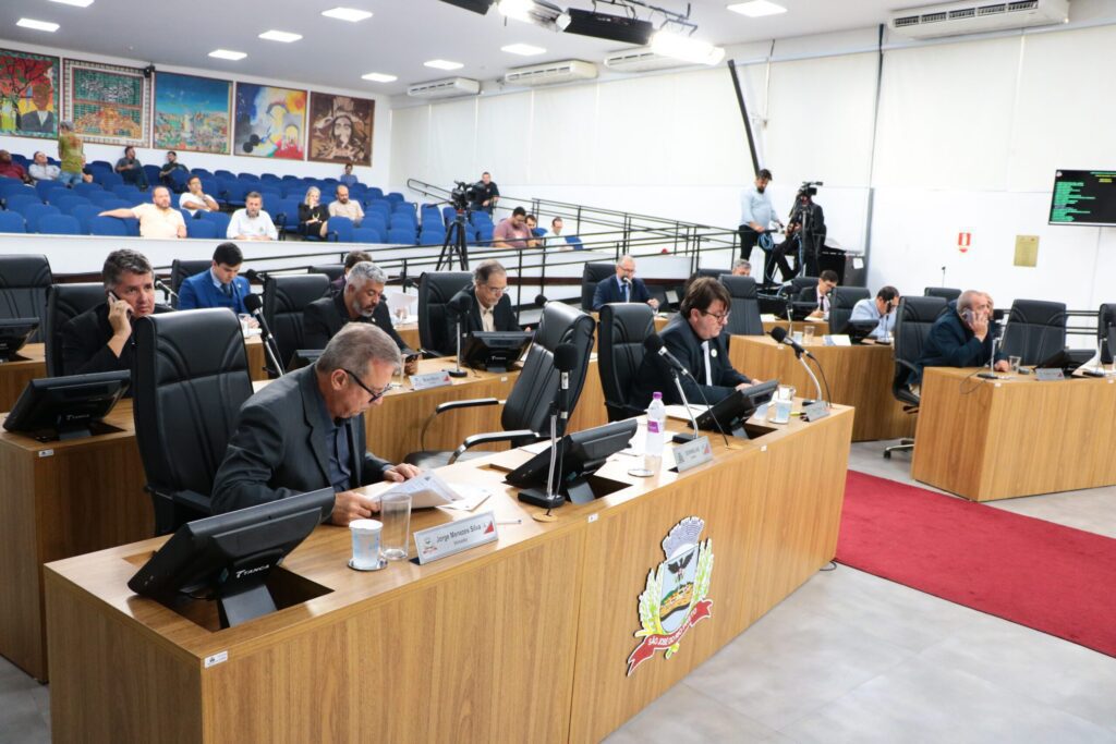 Câmara vota veto a emendas da LOA 2025 e cargos estratégicos em Brasília e São Paulo