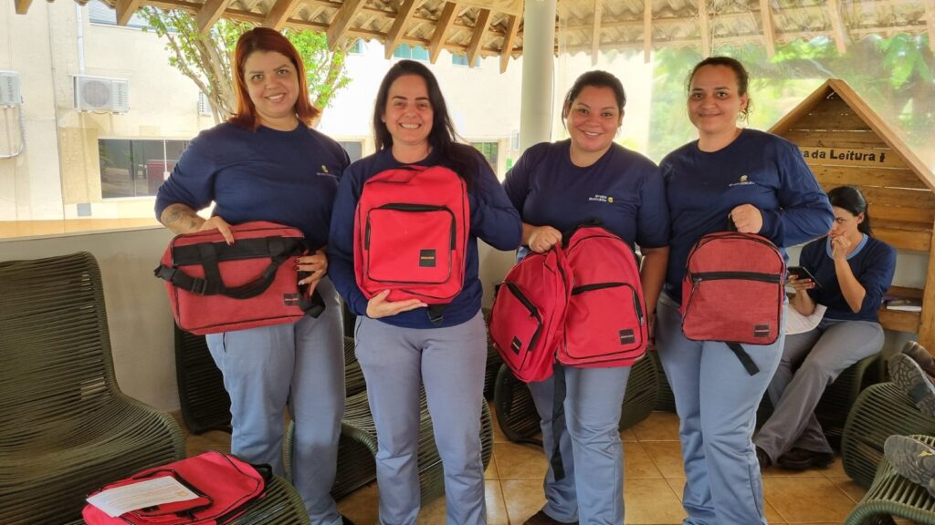 Sindalquim investe R$ 500 mil e distribui kits escolares a mais de 6 mil trabalhadores