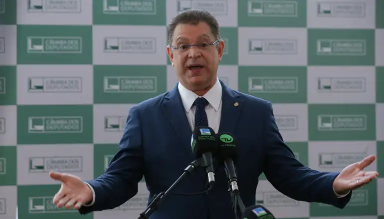 Assessores de Sóstenes Cavalcante (PL-RJ) e Carlos Jordy movimentaram R$ 28,6 milhões, diz PF