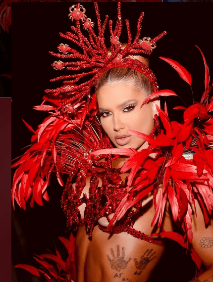 Virginia brilha em minidesfile na Cidade do Samba