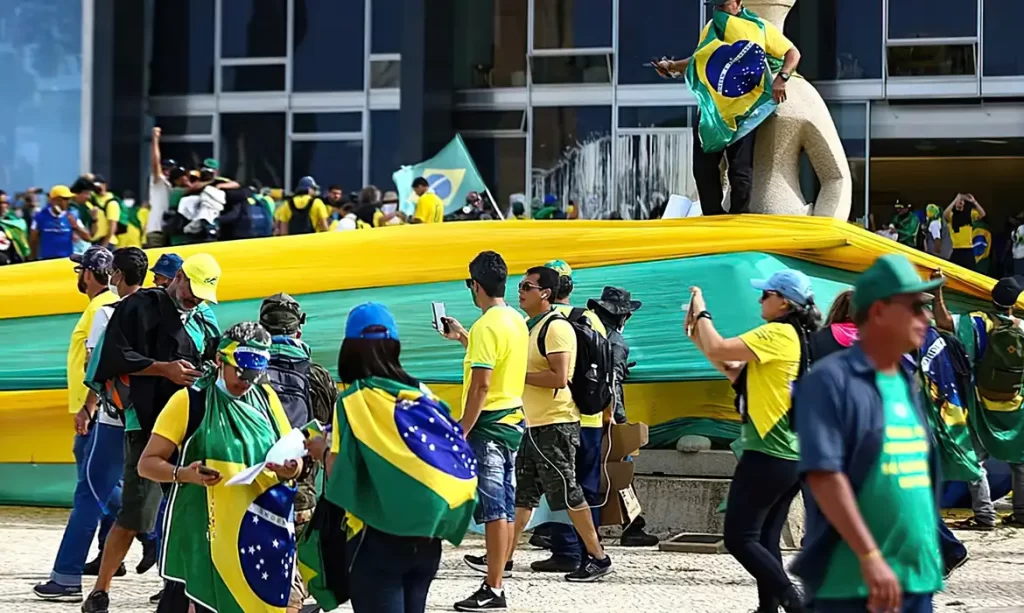 STF já condenou mais de 800 pessoas por atos golpistas de 8 de janeiro