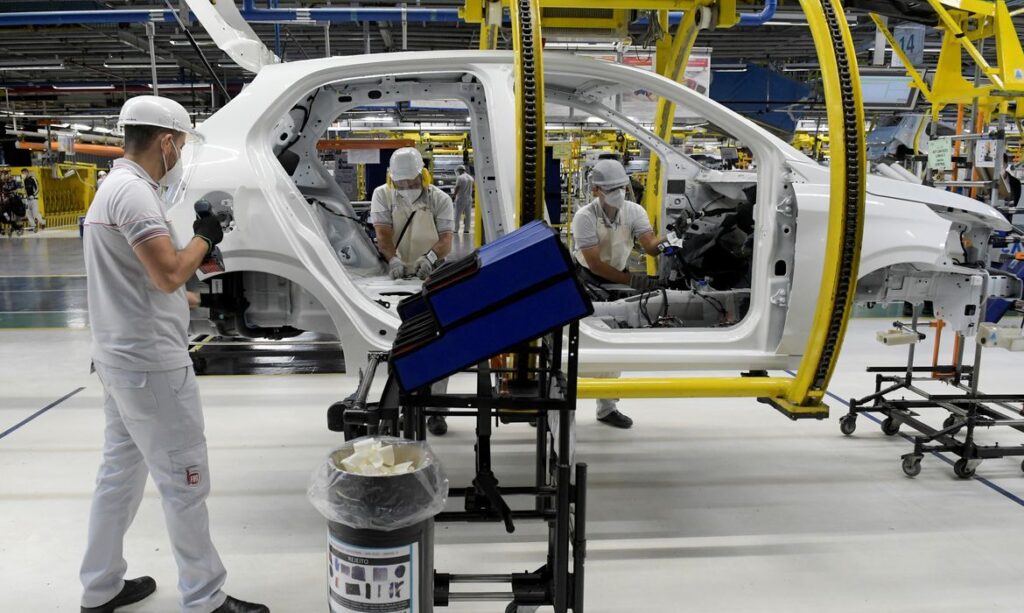 Juros altos dificultam crédito para 80% das indústrias