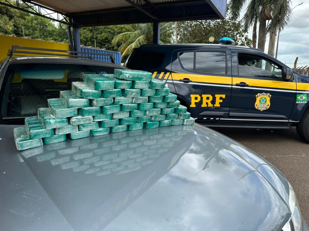 PRF apreende mais de 100 quilos de maconha na divisa entre São Paulo e Paraná