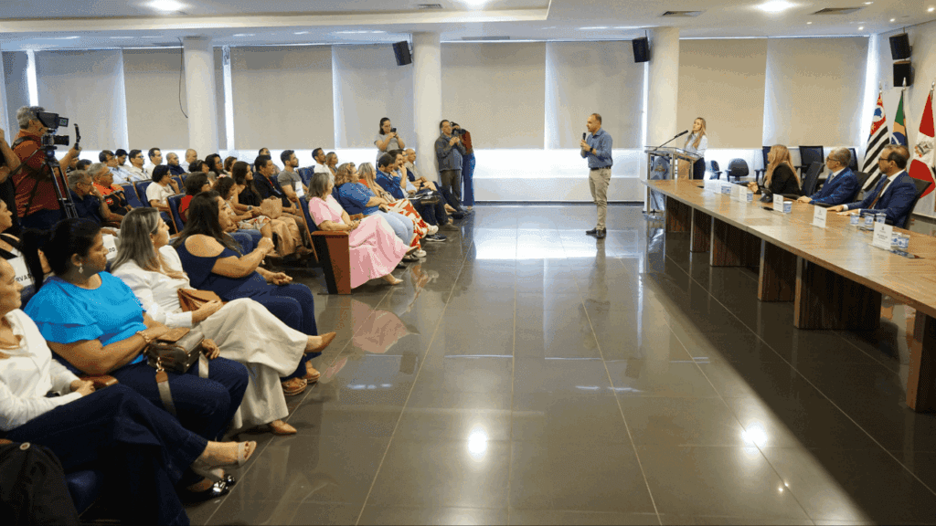 Prefeitura dá posse a dez novos conselheiros tutelares