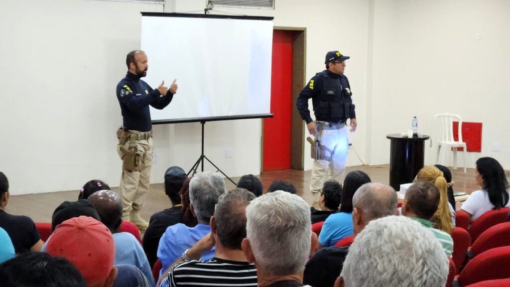 Motoristas da Educação passam por treinamento com a PRF